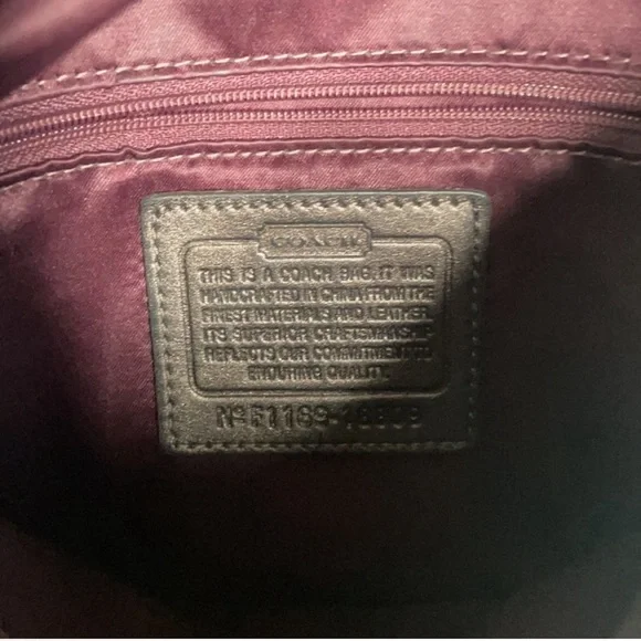 Beautiful coach with wear - Picture 3 of 7